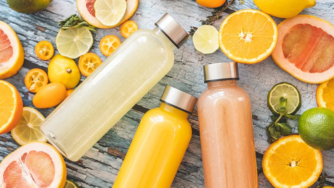 clear glass bottles with stainless steel lids are commonly used for storing homemade juices